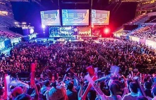 吸引了更多 吸引了更多